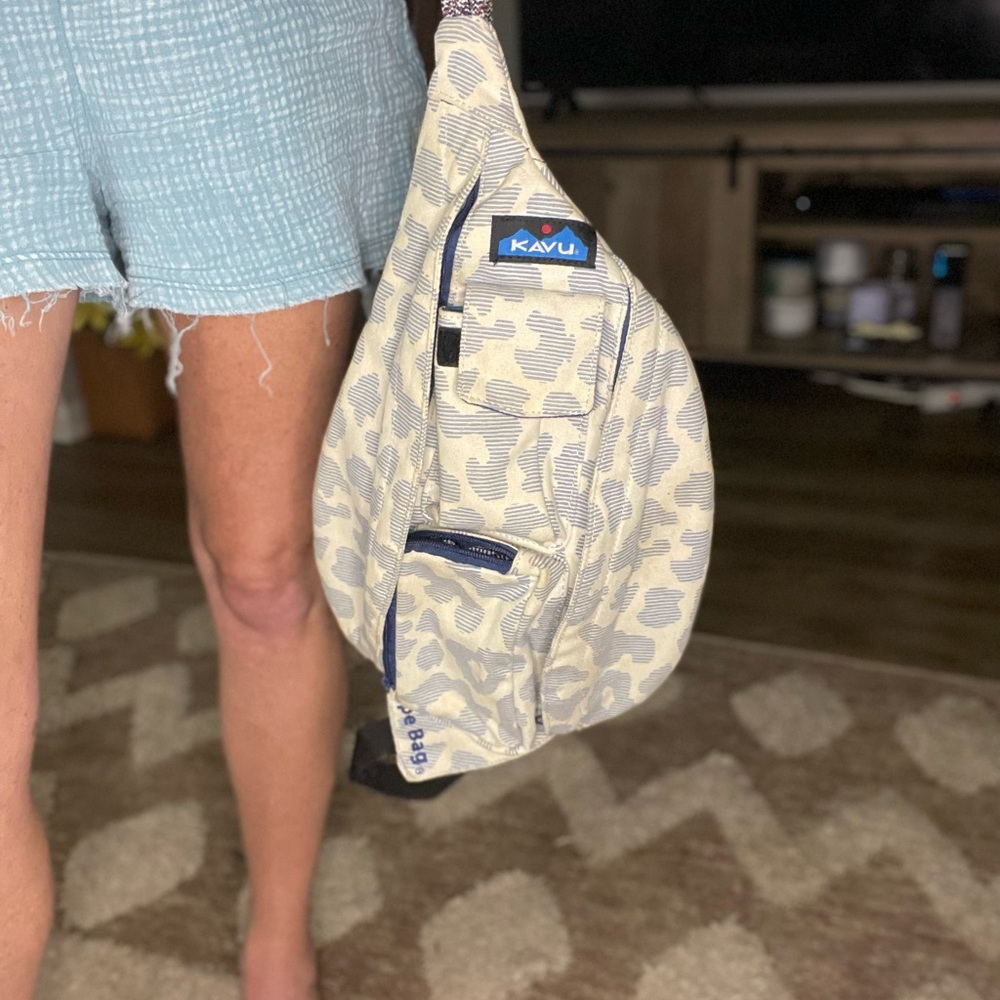 Kavu Mini Rope Bag Blue & Cream Leopard